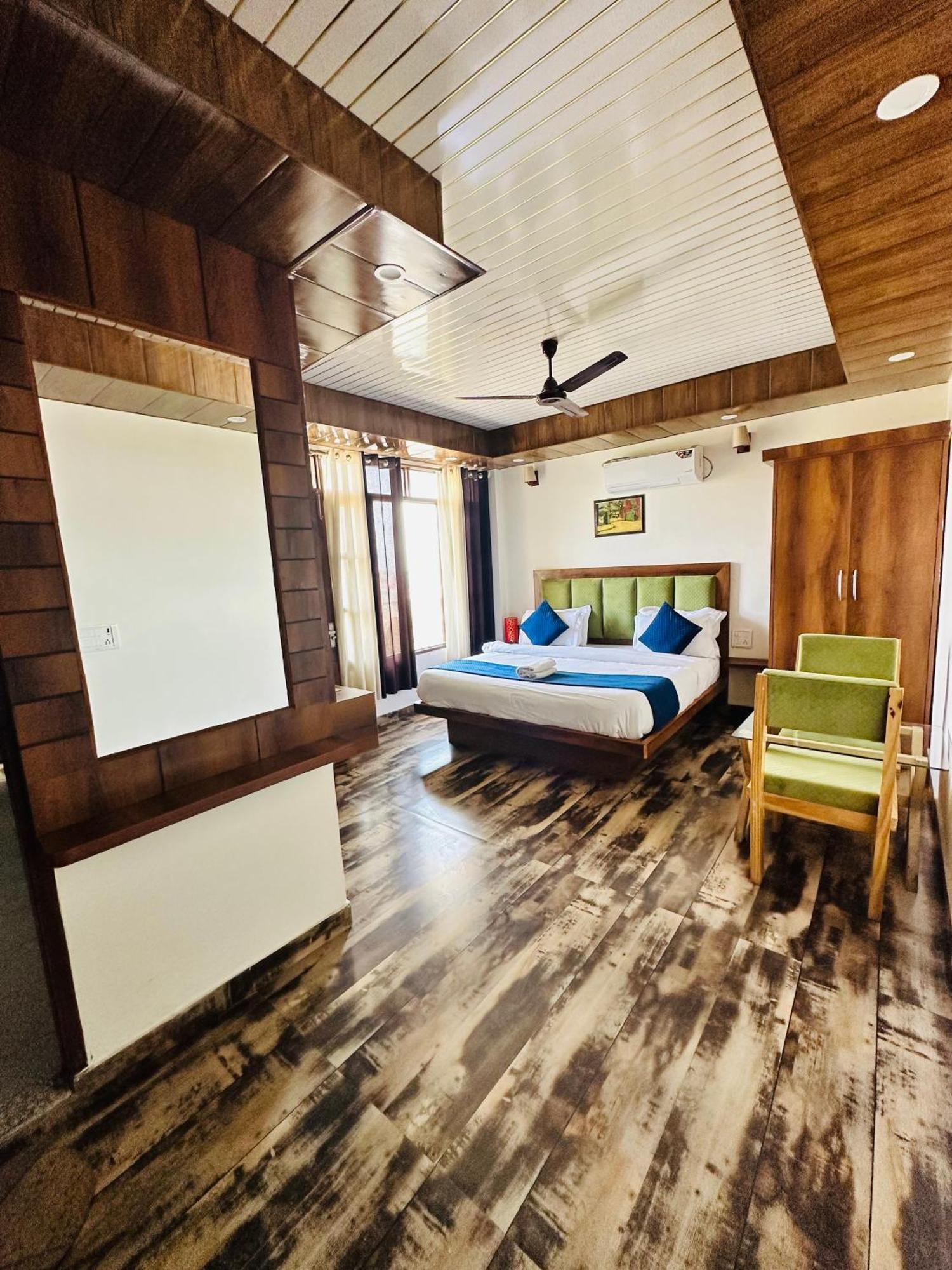 Hotel Royal Orbit By Arony Hospitality Dehradun Buitenkant foto