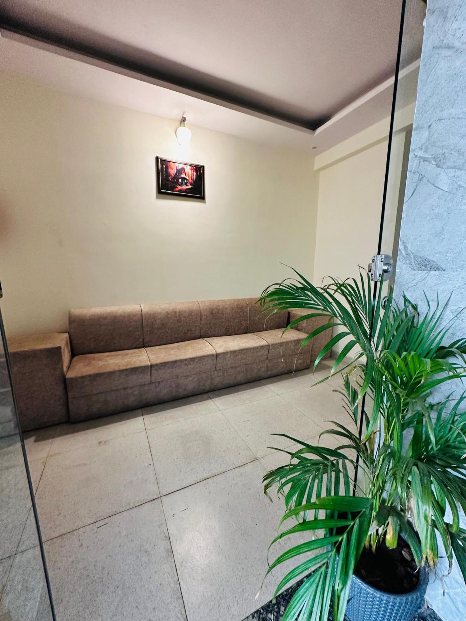Hotel Royal Orbit By Arony Hospitality Dehradun Buitenkant foto