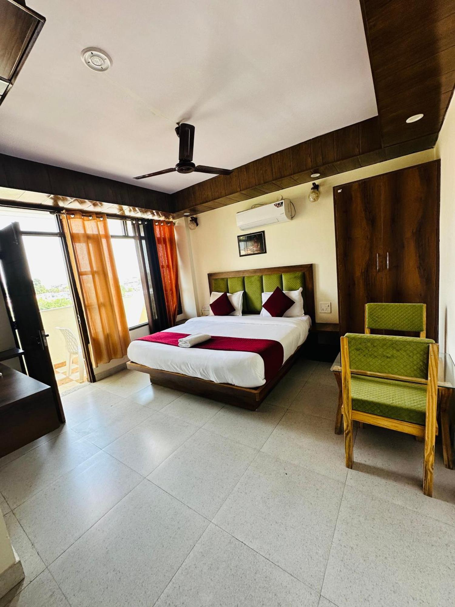 Hotel Royal Orbit By Arony Hospitality Dehradun Buitenkant foto