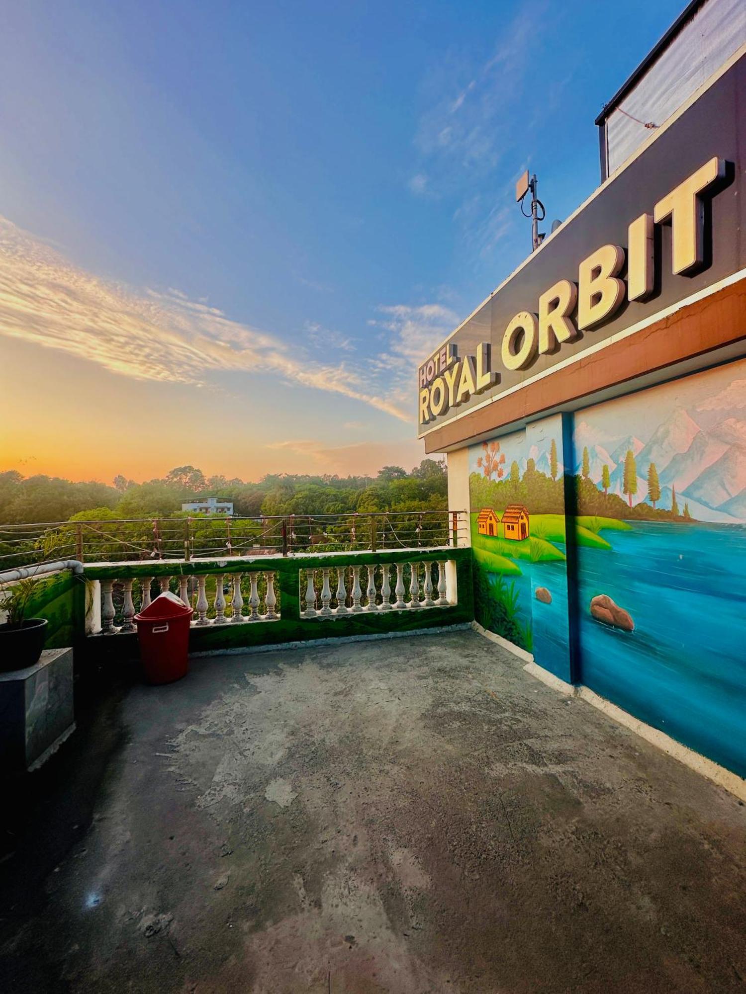 Hotel Royal Orbit By Arony Hospitality Dehradun Buitenkant foto
